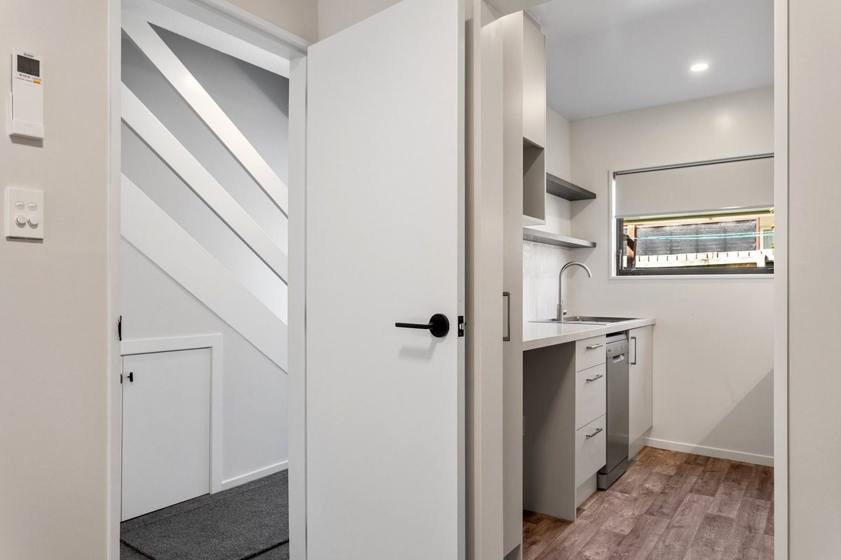 2/19 Grove Road, Addington, Christchurch - Carousel 2