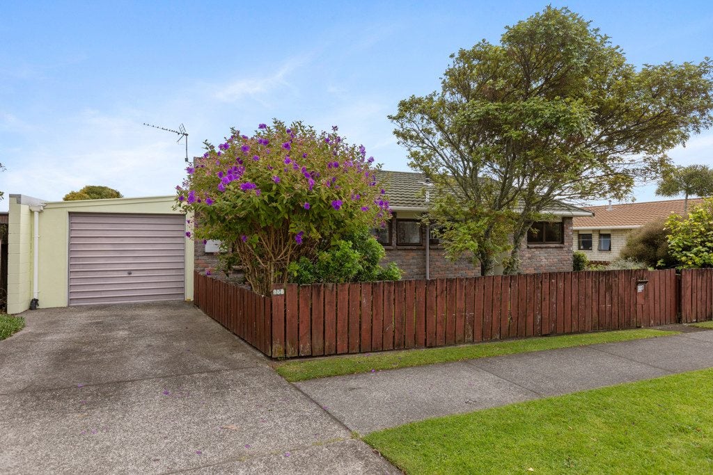 1/256 Tukapa Street, Hurdon, New Plymouth - Carousel 26
