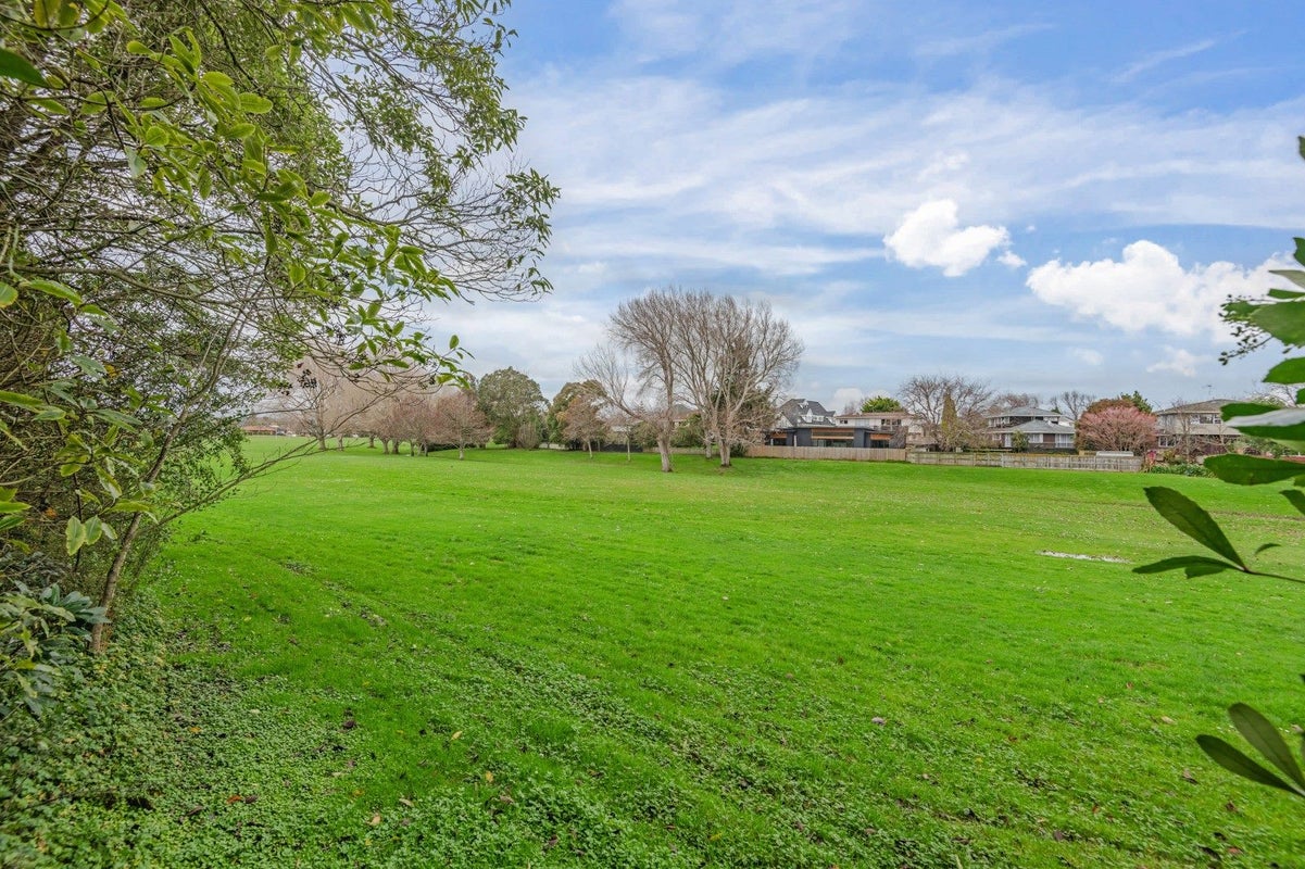 19 Humphries Place, Awapuni, Palmerston North - Carousel 23