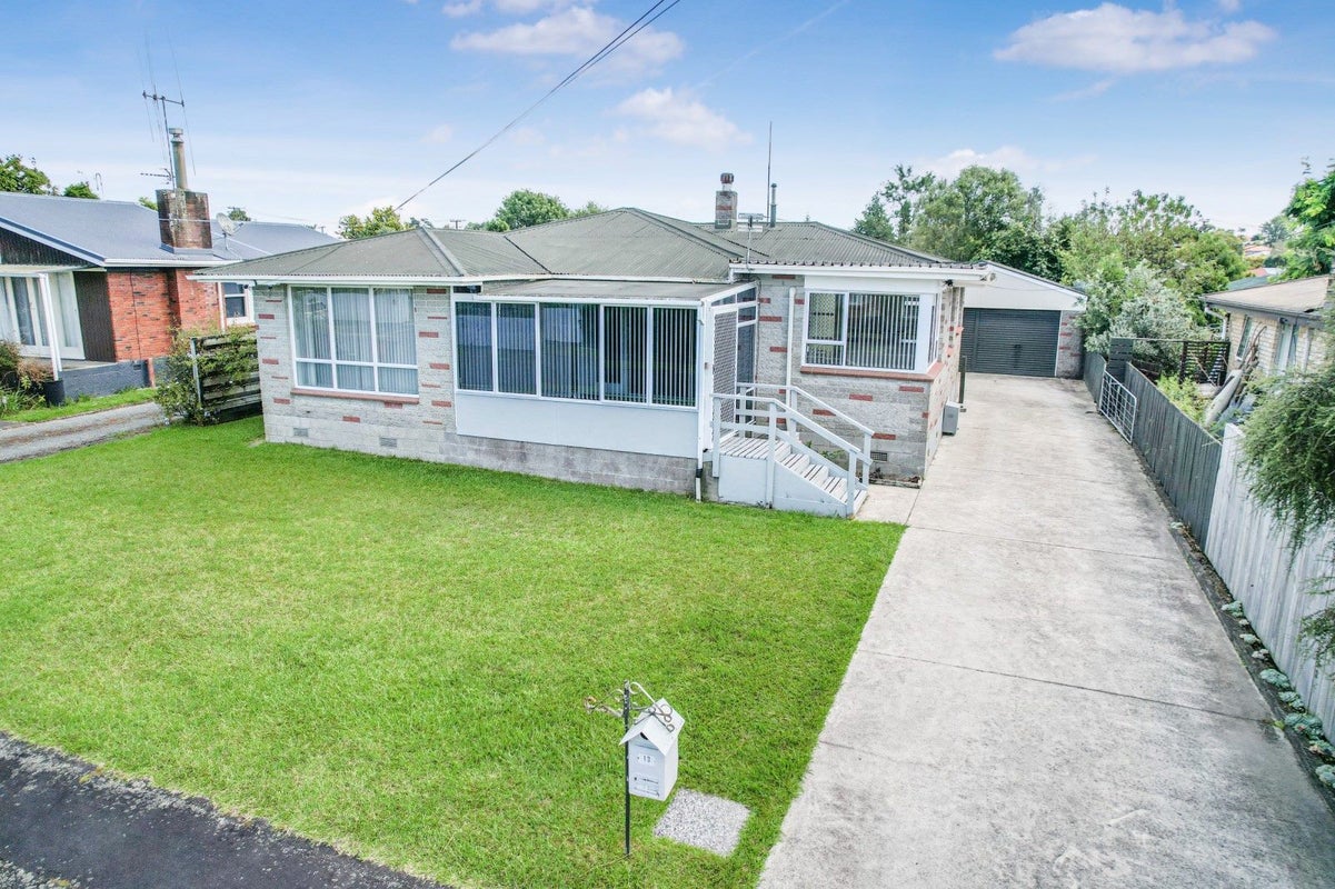 13 Beech Crescent, Hillcrest, Hamilton - Carousel 1