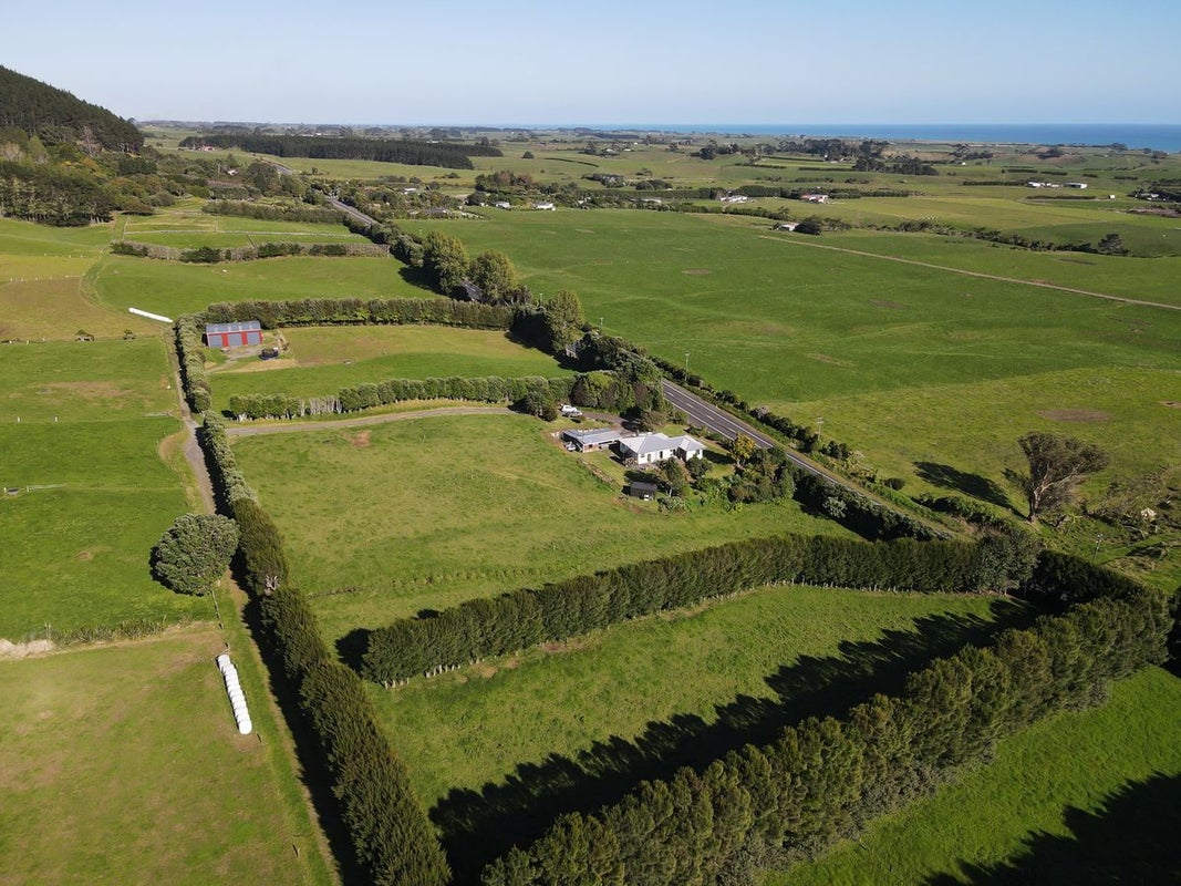 1469 South Road, Kaitake, New Plymouth - Carousel 2