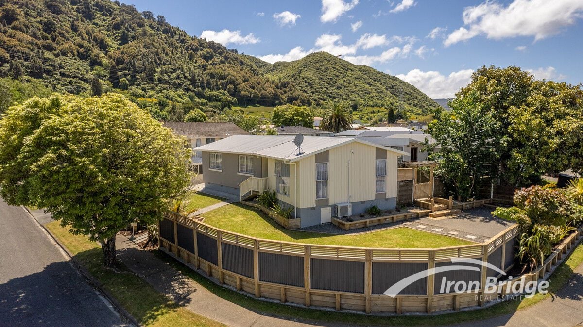 2 Hartford Crescent, Totara Park, Upper Hutt - Carousel 13