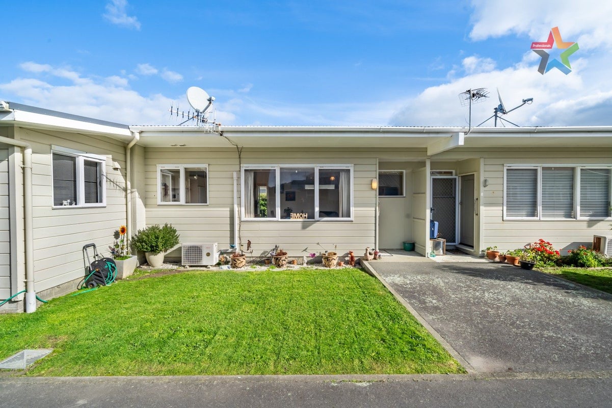 8/44 Britannia Street, Petone, Lower Hutt - Carousel 1