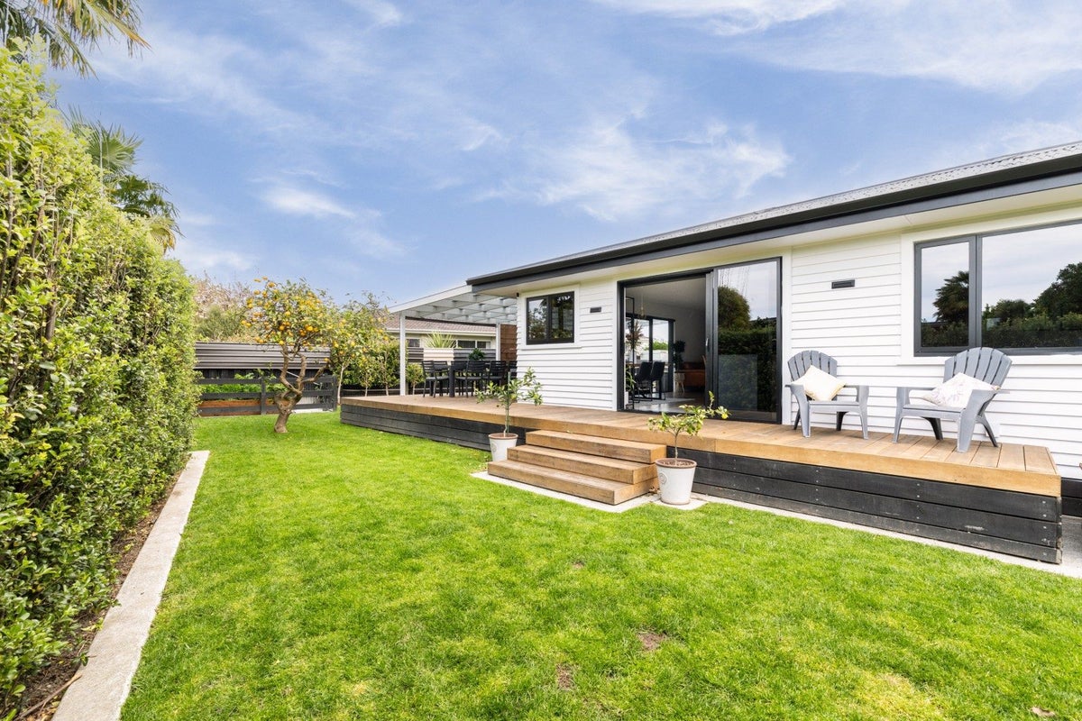 38 King Street, Taradale, Napier - Carousel 21