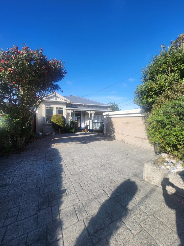 23 Sugarloaf Road, Brooklyn, Wellington - Carousel 1