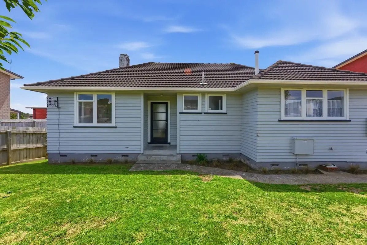 19 Pukeori Street, Marfell, New Plymouth - Carousel 1