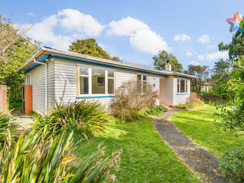 37 Peel Place, Wainuiomata, Lower Hutt - Carousel 1