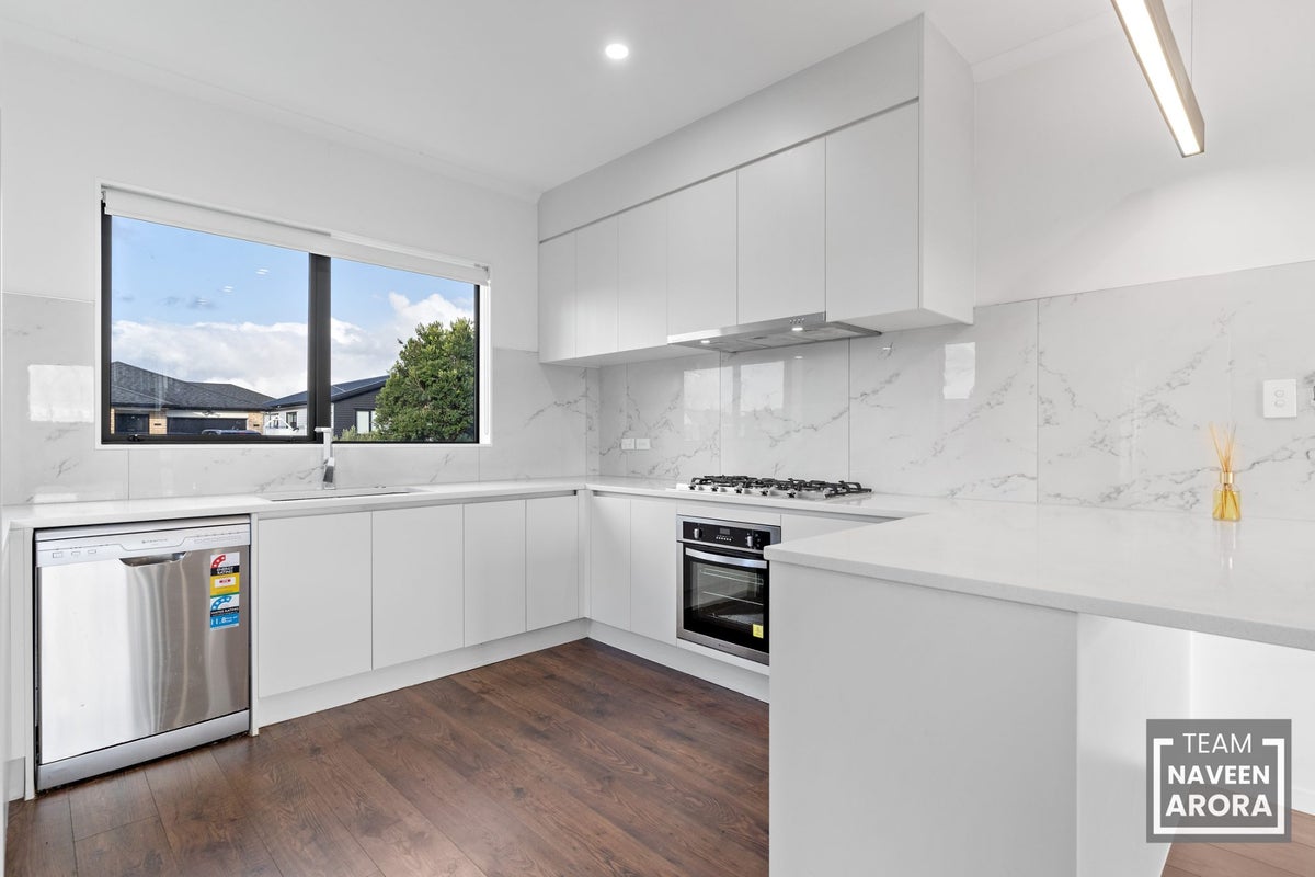 6 Castlepoint Avenue, Takanini, Papakura, Auckland - Carousel 2
