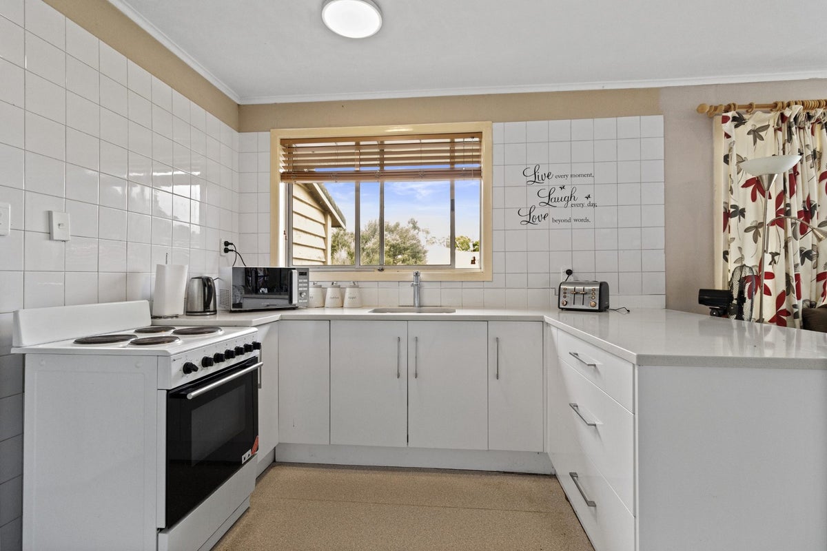 11A Anthony Crescent, Bader, Hamilton - Carousel 1