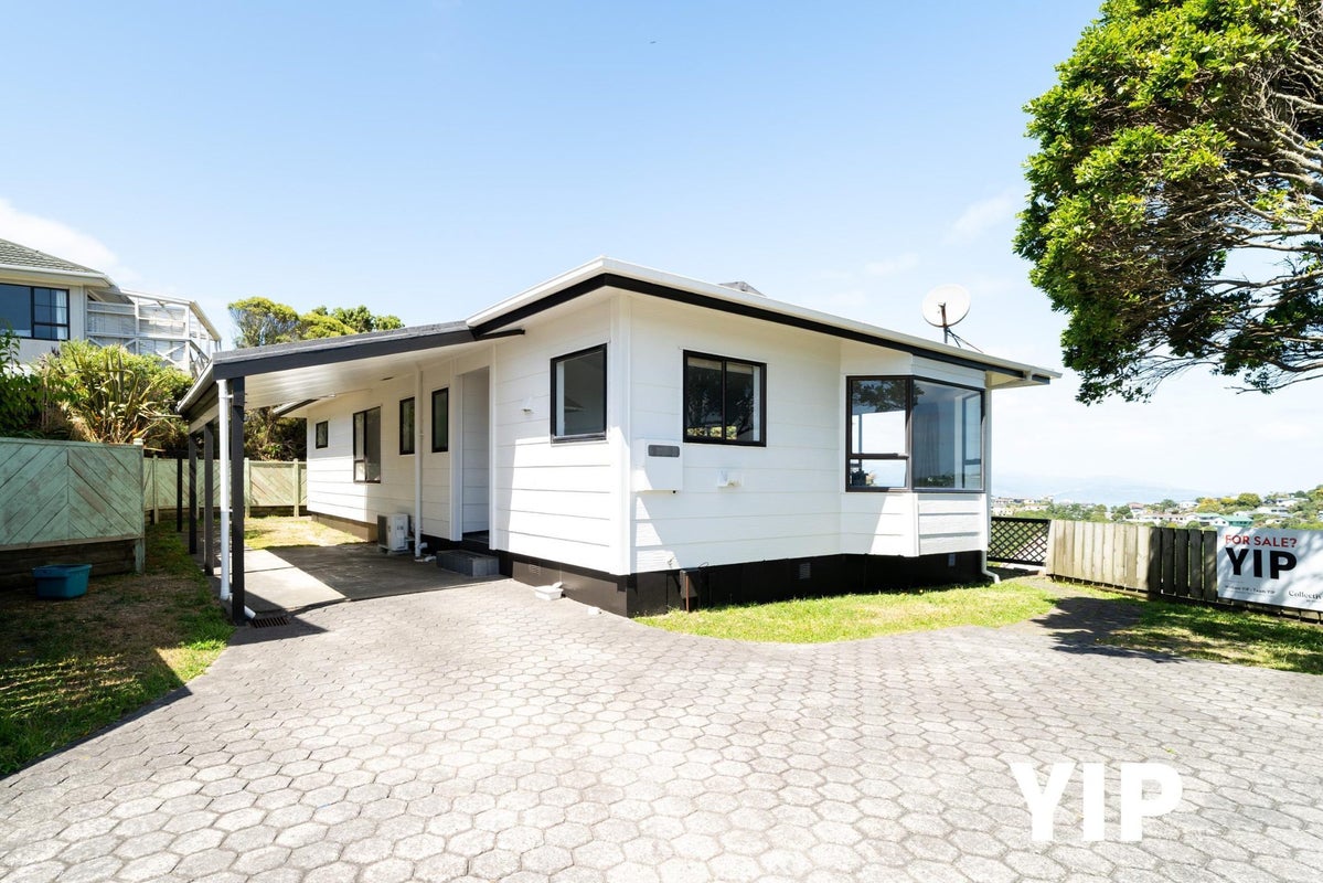 4B Glenwood Grove, Woodridge, Wellington - Carousel 1