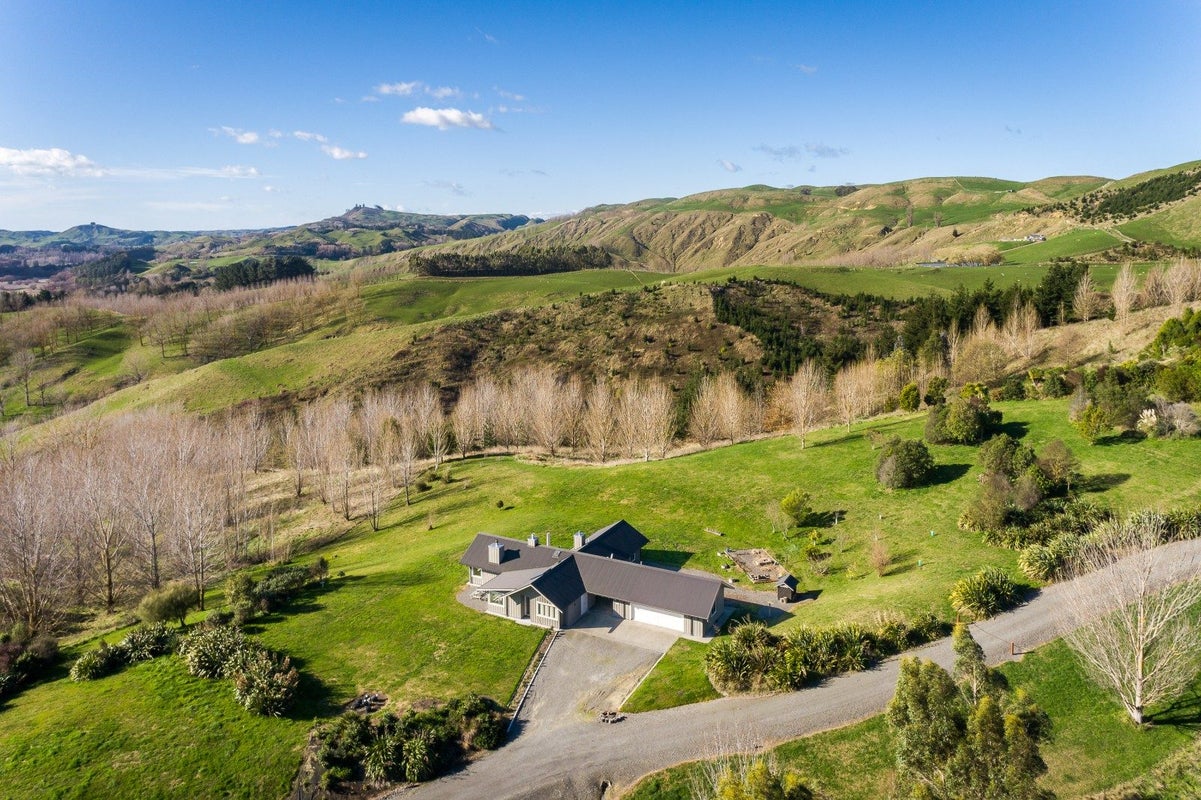 137 Walcott LANE, Kahuranaki, Havelock North - Carousel 1