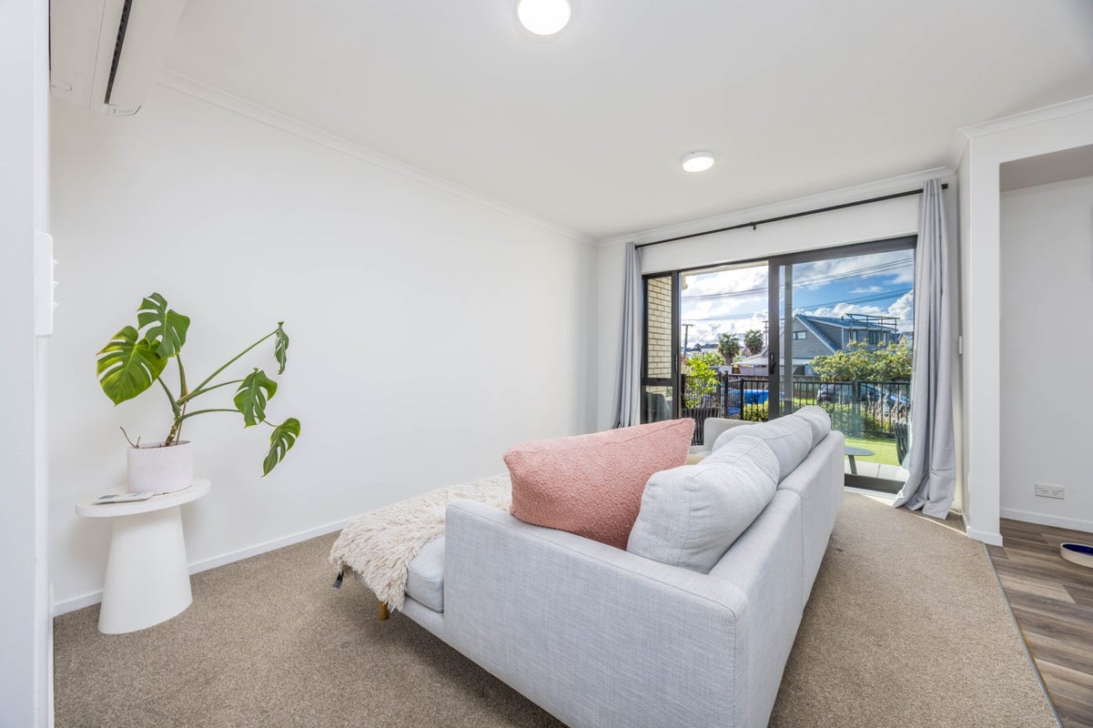 7/18 Titoki Street, Te Atatu Peninsula, Auckland - Carousel 2