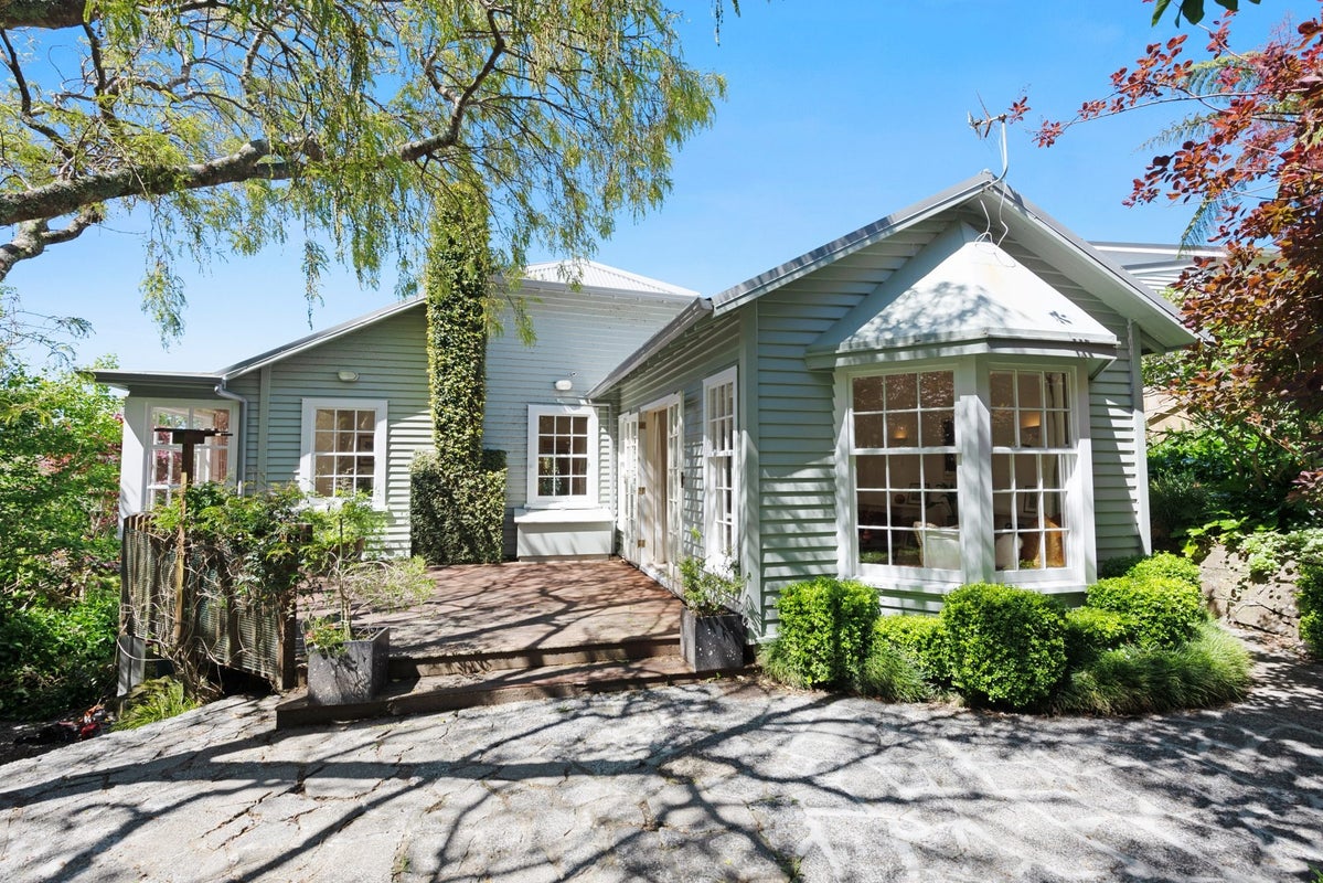9 Joll Street, Karori, Wellington - Carousel 2
