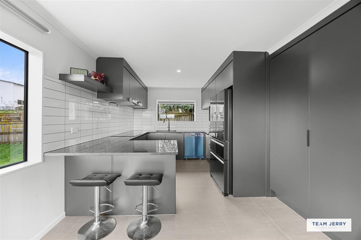 28 Fairchild Avenue, Goodwood Heights, Manukau City, Auckland - Carousel 2