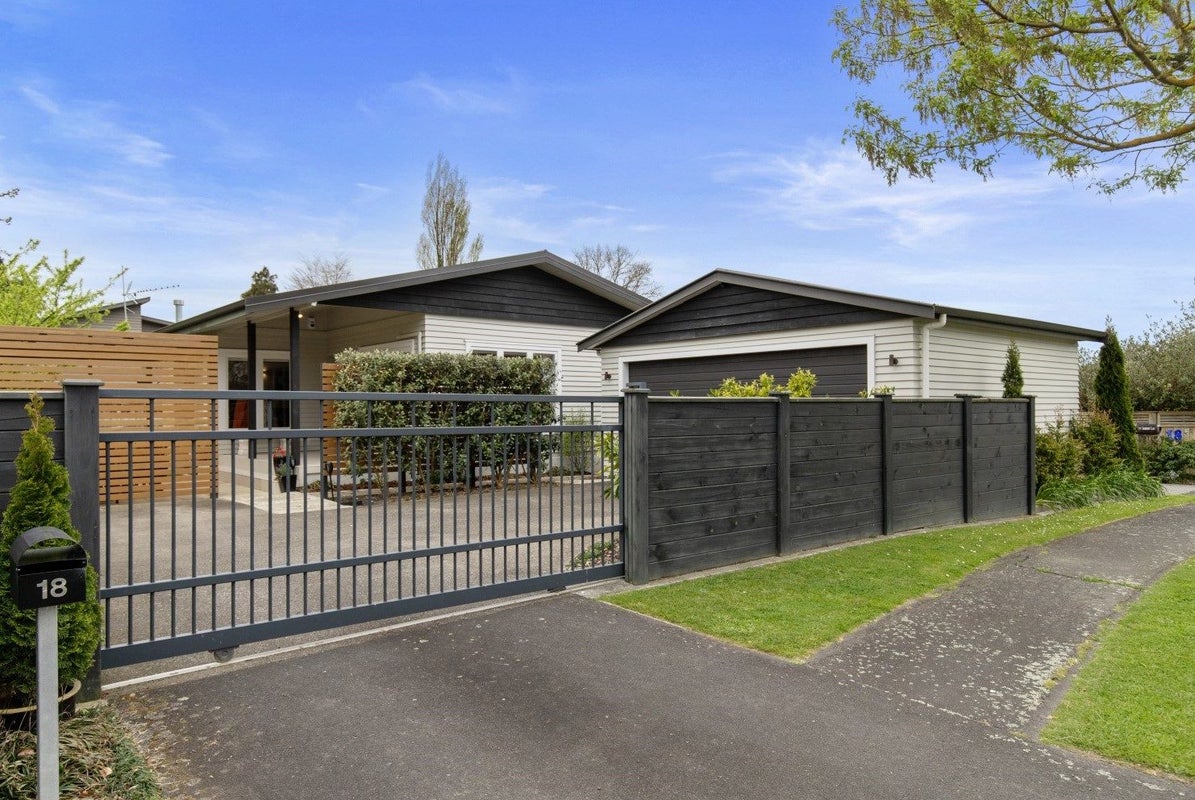 18 McNicol Street, Fairfield, Hamilton - Carousel 17