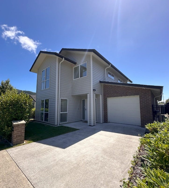 37 Somerby Mews, Silverstream, Upper Hutt - Carousel 1