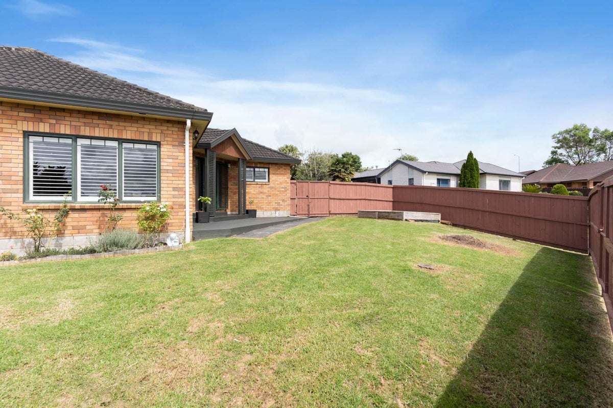 44 Ruze Vida Drive, Massey, Auckland - Carousel 2