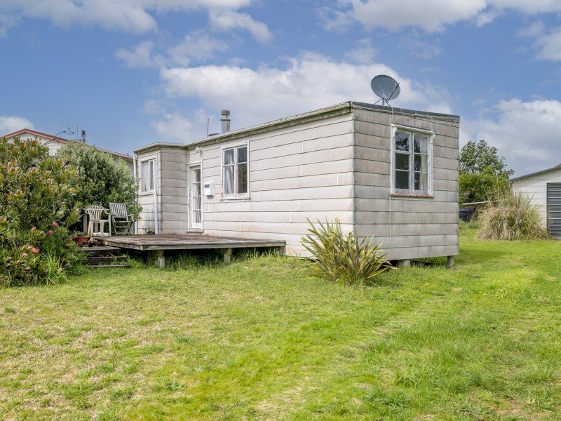 6 Aranui Avenue, Waitarere Beach, Levin - Carousel 1