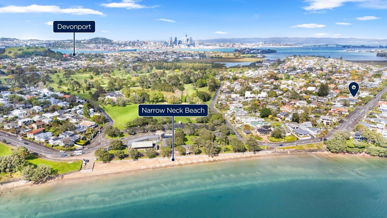 33 Old Lake Road, Narrow Neck, Auckland - Carousel 1