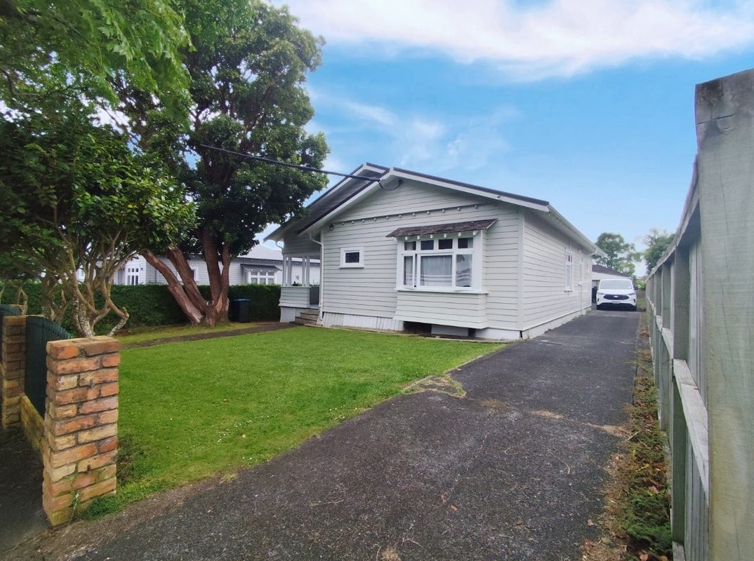 16 Miller Street, Point Chevalier, Auckland - Carousel 1