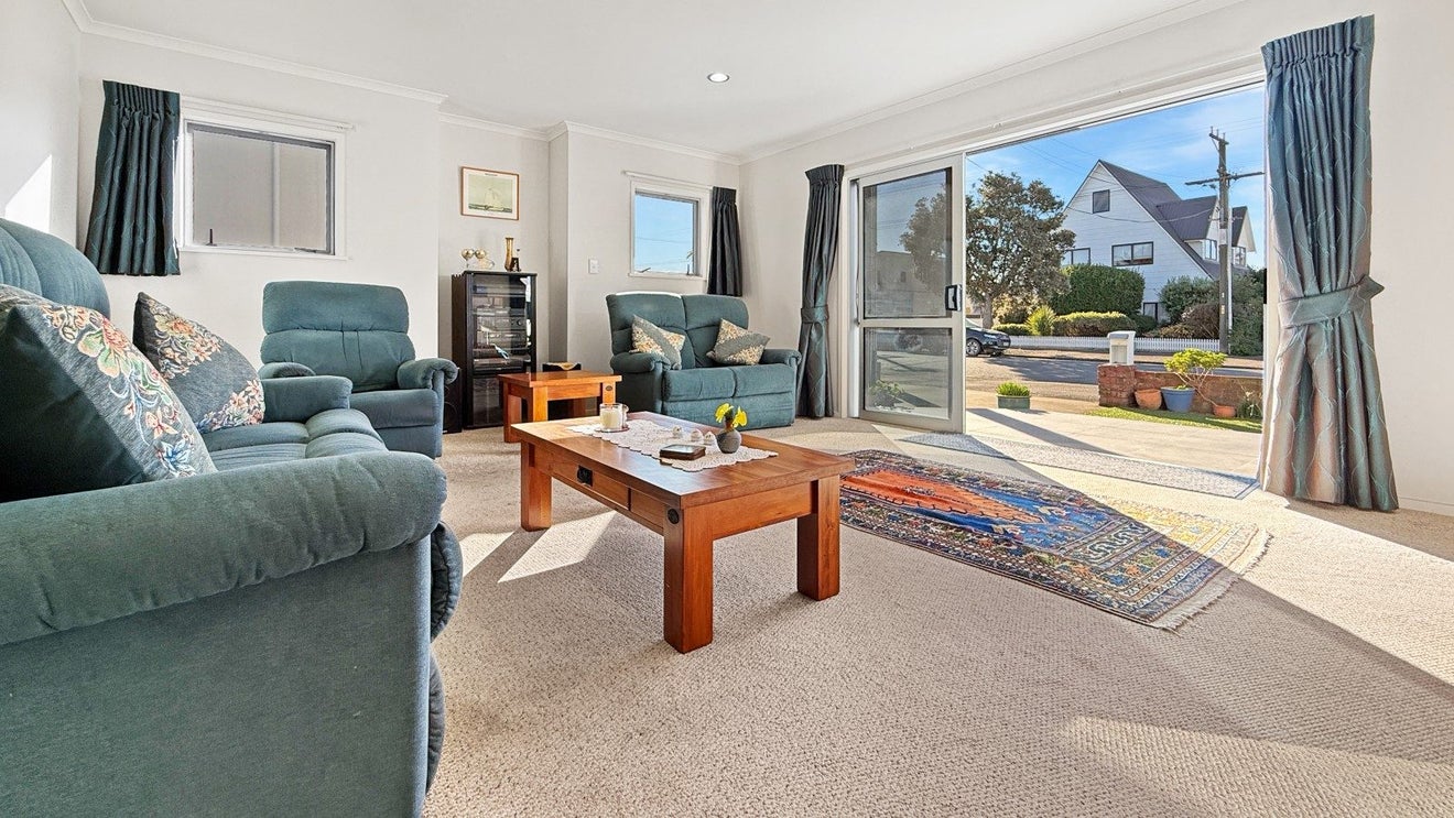 52 Charles Street, Westshore, Napier, Hawke's Bay - Carousel 2
