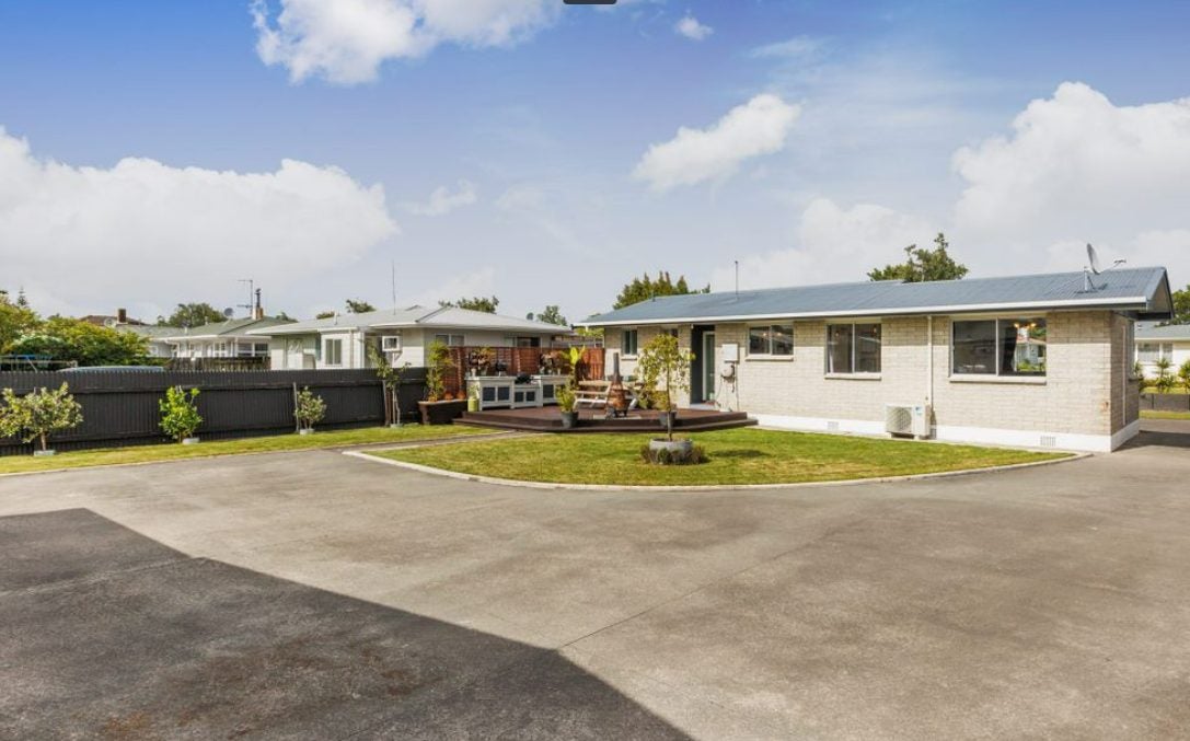 31 Anakiwa Street, Kelvin Grove, Palmerston North - Carousel 2