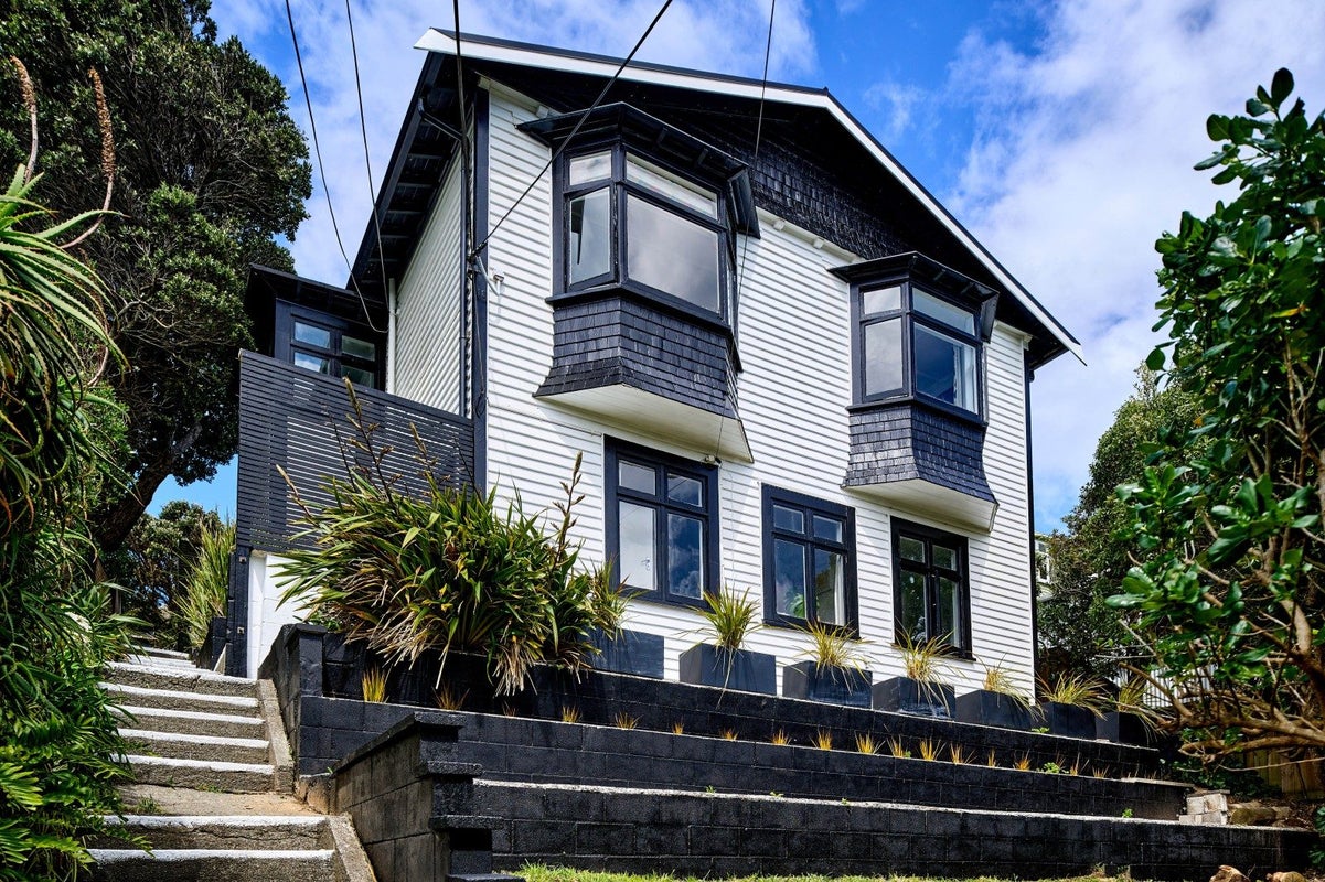 10 Travancore Street, Island Bay, Wellington - Carousel 21