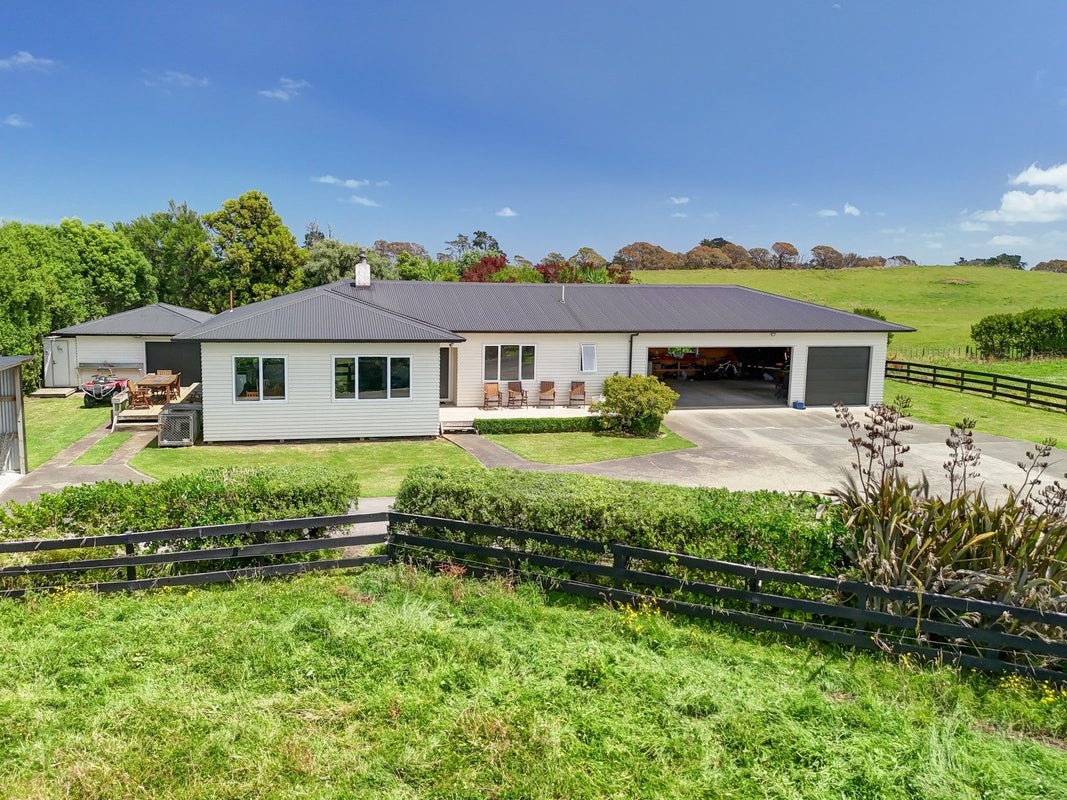 49 State Highway 3, Westmere, Whanganui - Carousel 1