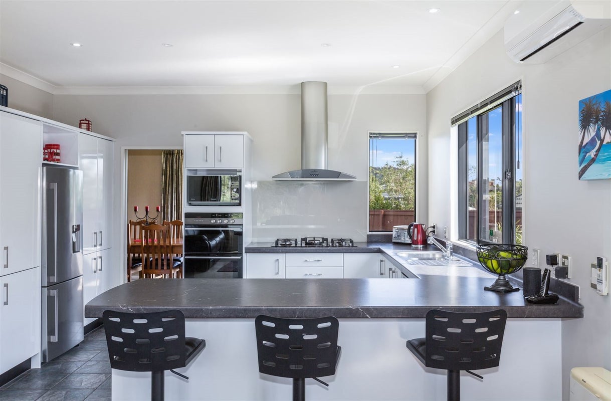 80 Navigation Drive, Whitby, Porirua - Carousel 2