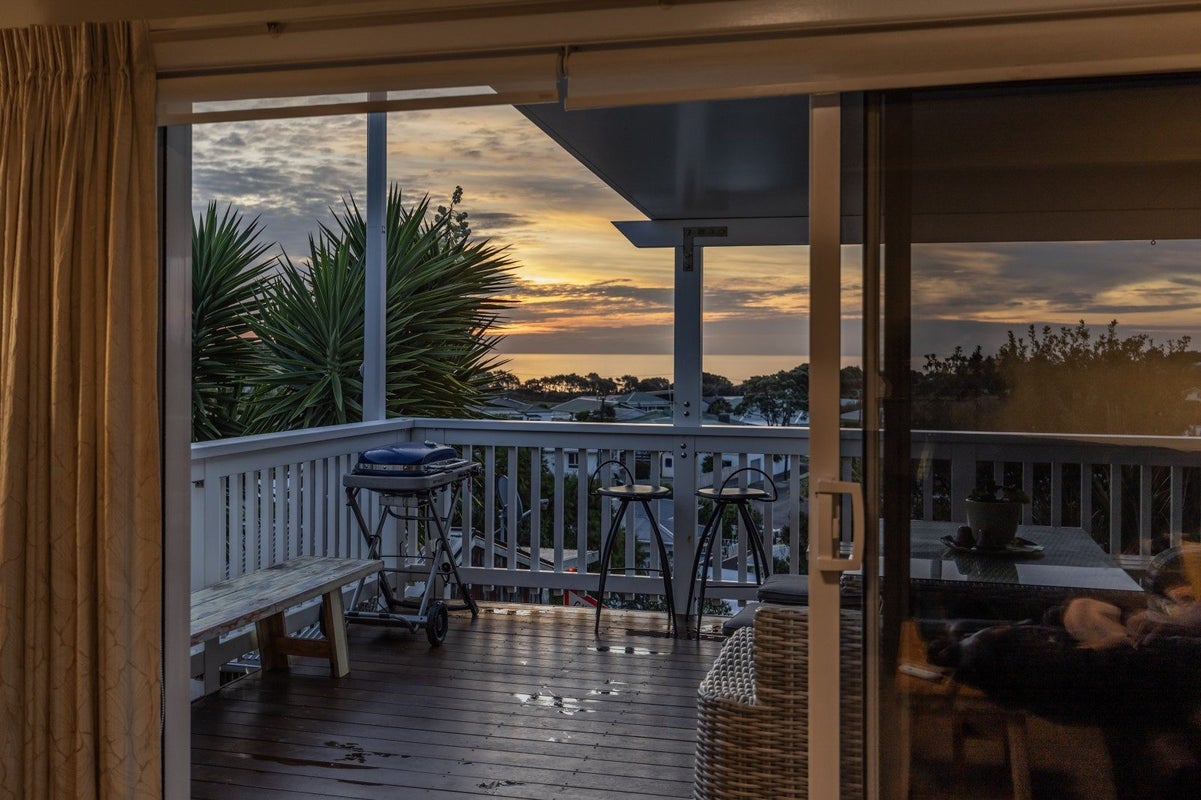 11 Mount View Place, Spotswood, New Plymouth - Carousel 1