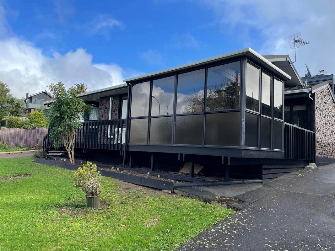 1/7 Aylmer Court, Eastern Beach, Auckland - Carousel 1