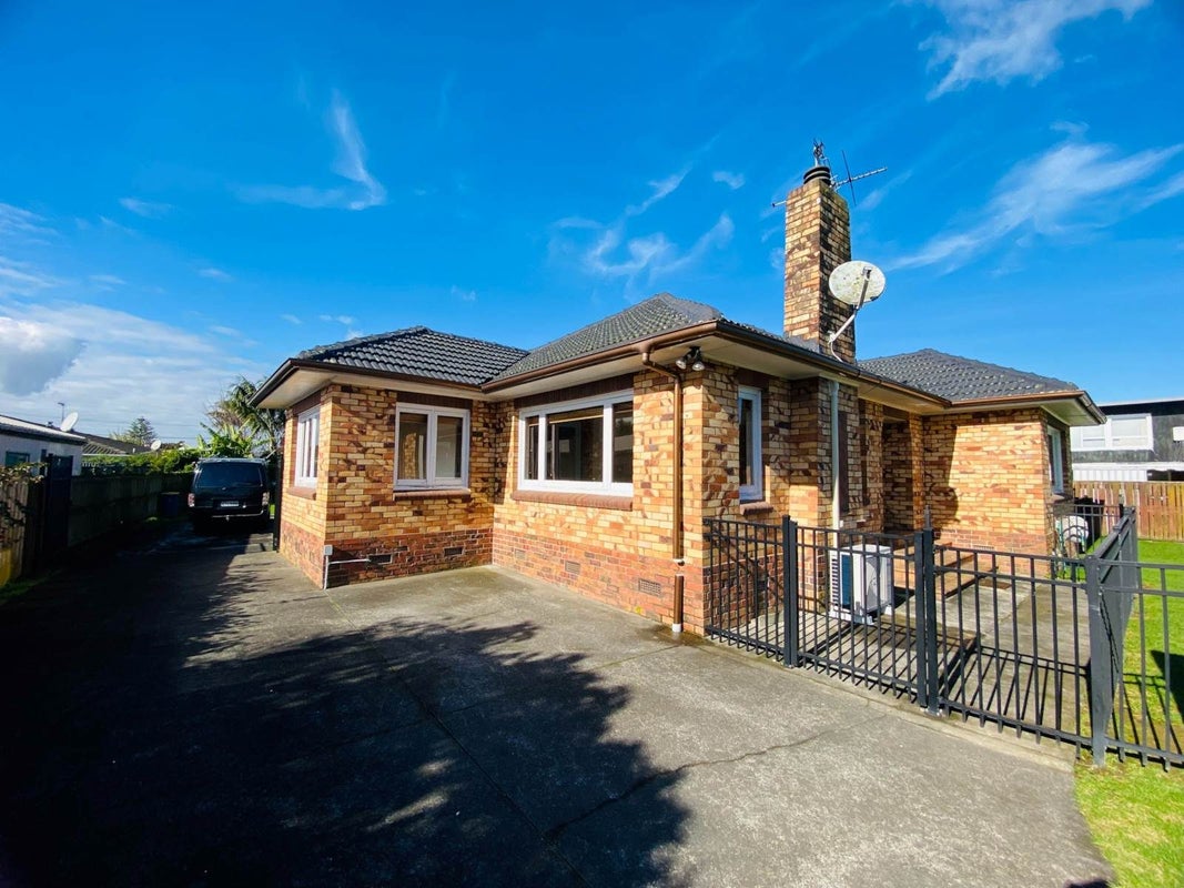 36 Wintere Road, Papatoetoe, Auckland - Carousel 1
