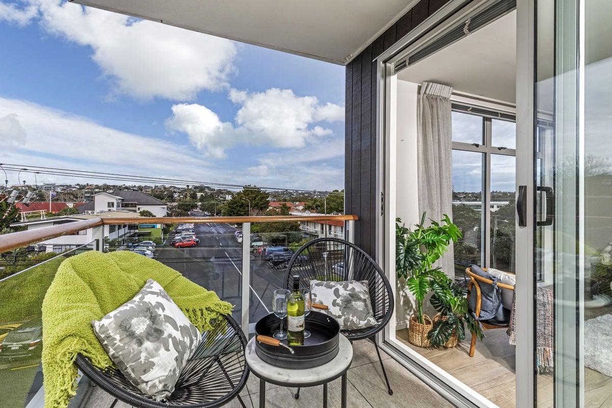 201/19 Bute Road, Browns Bay, Auckland - Carousel 2