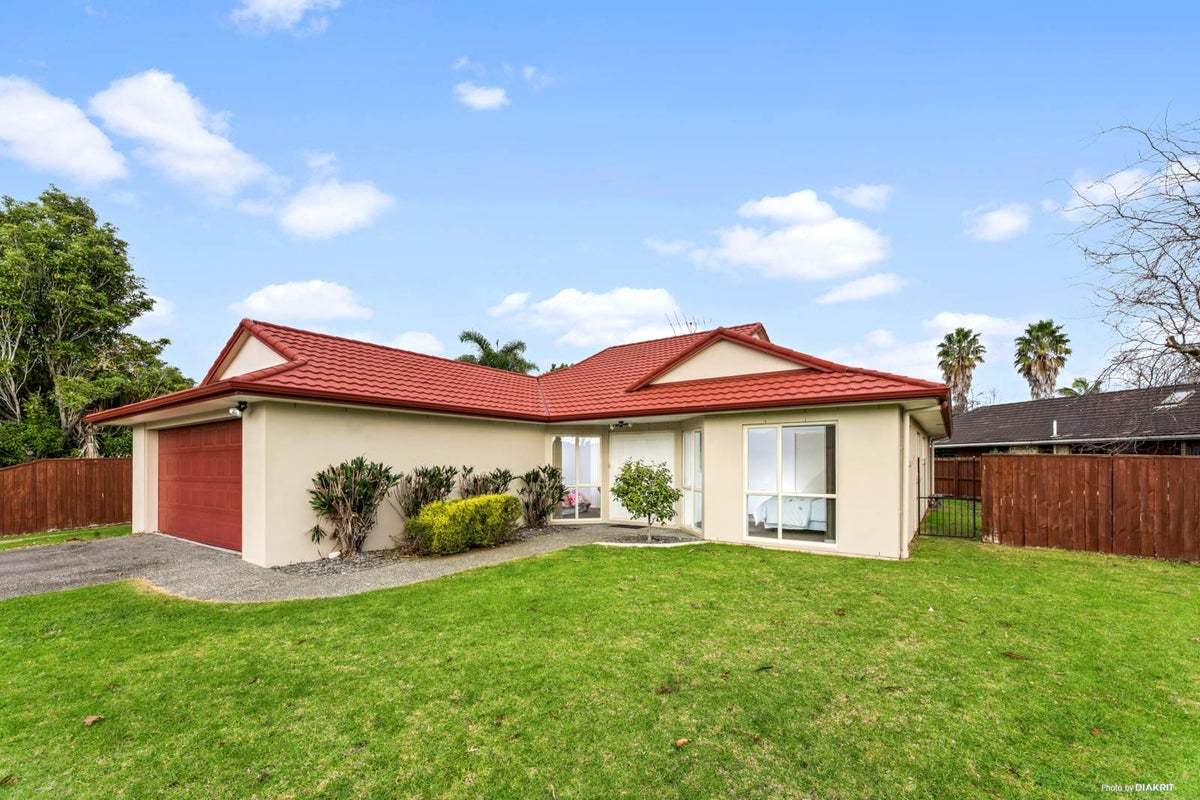 38 Glencalder Place, Wattle Downs, Auckland - Carousel 1