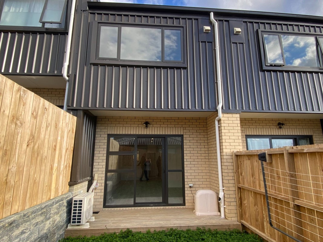 7/50 Newington Road, Henderson, Auckland - Carousel 1