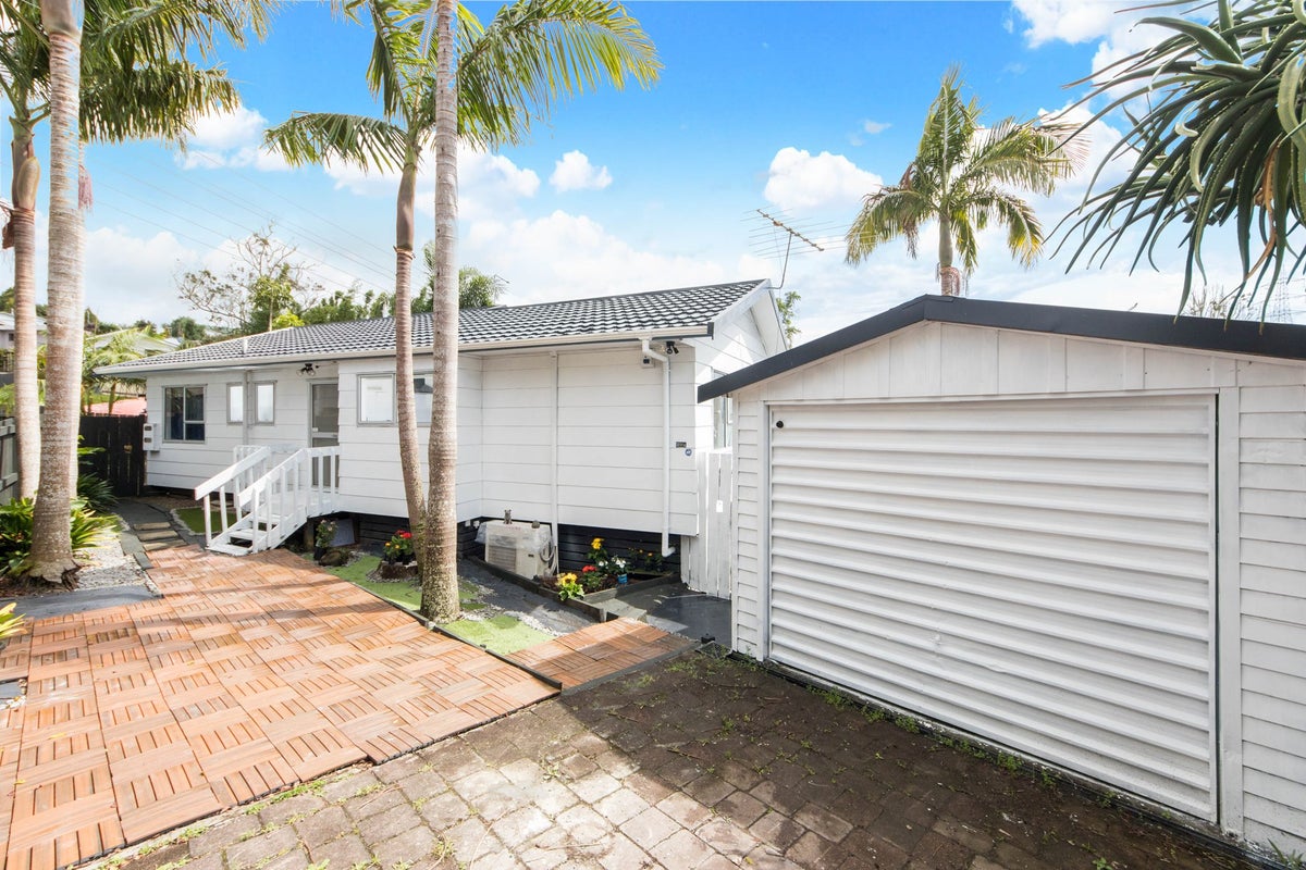 1/29 Lilburn Crescent, Massey, Auckland - Carousel 1
