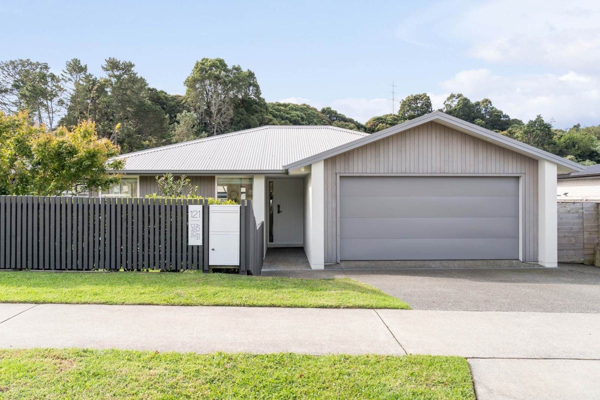 121 Adler Drive, Ohauiti, Tauranga - Carousel 1