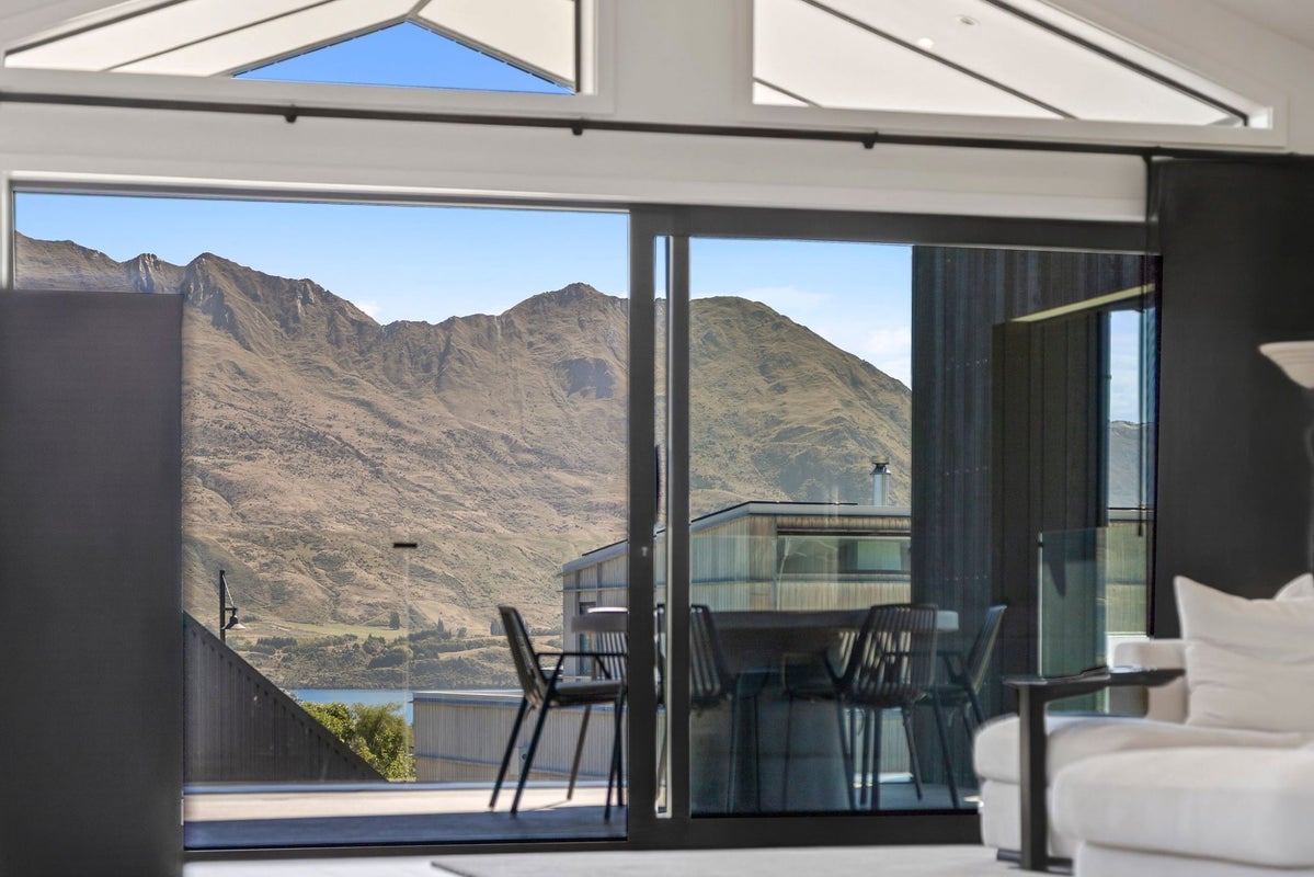7 Mills Road, Wanaka - Carousel 1