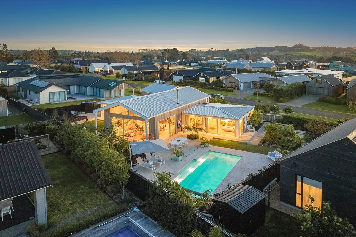 3 Shearwater Lane, Point Wells - Carousel 1