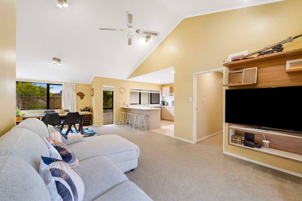 19 Seneca Court, Golflands, Auckland - Carousel 2