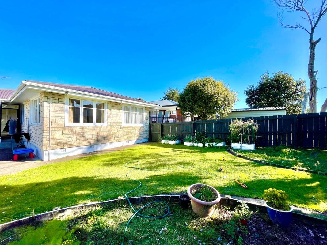 1/23 Estuary Road, Weymouth, Auckland - Carousel 1