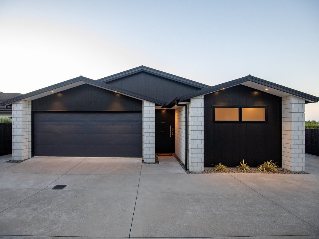 12 Rose Berry Crescent, Flagstaff, Hamilton - Carousel 2