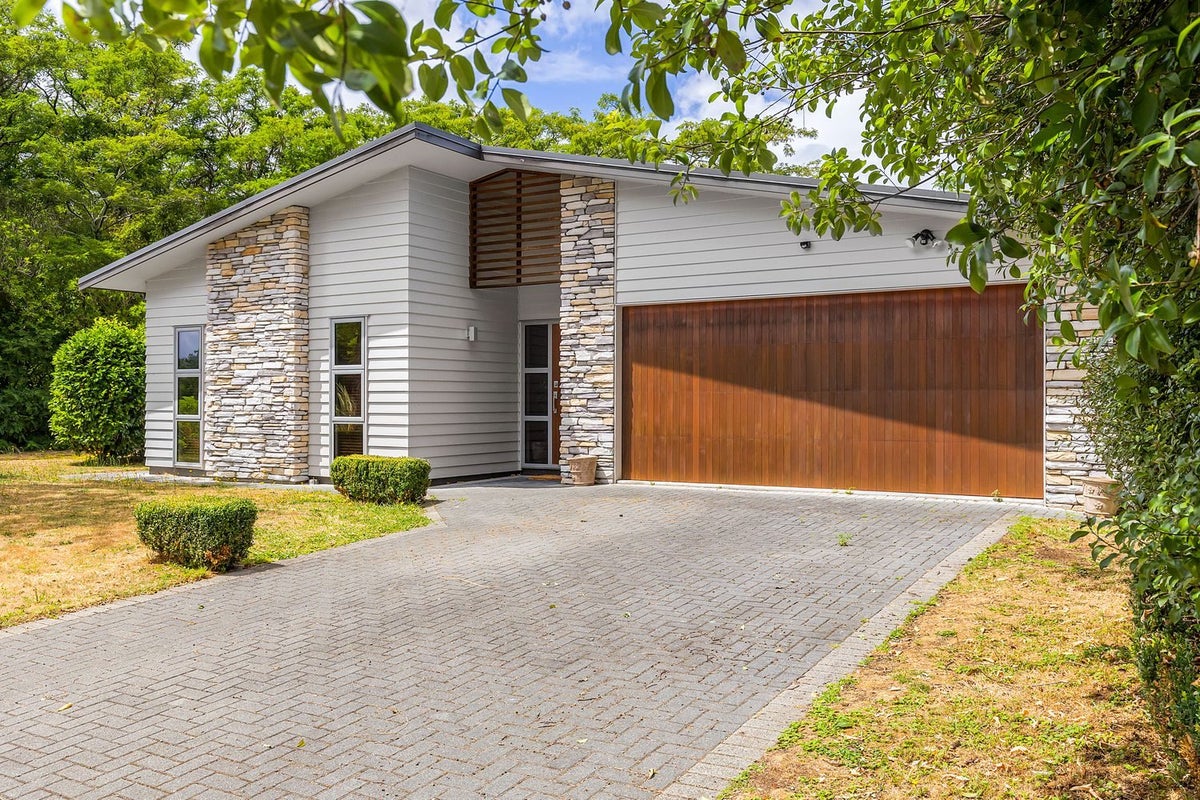 10 Parawera Drive, Acacia Bay, Taupo - Carousel 1