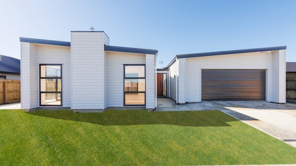 10 Corsica Court, Fitzherbert, Palmerston North - Carousel 1