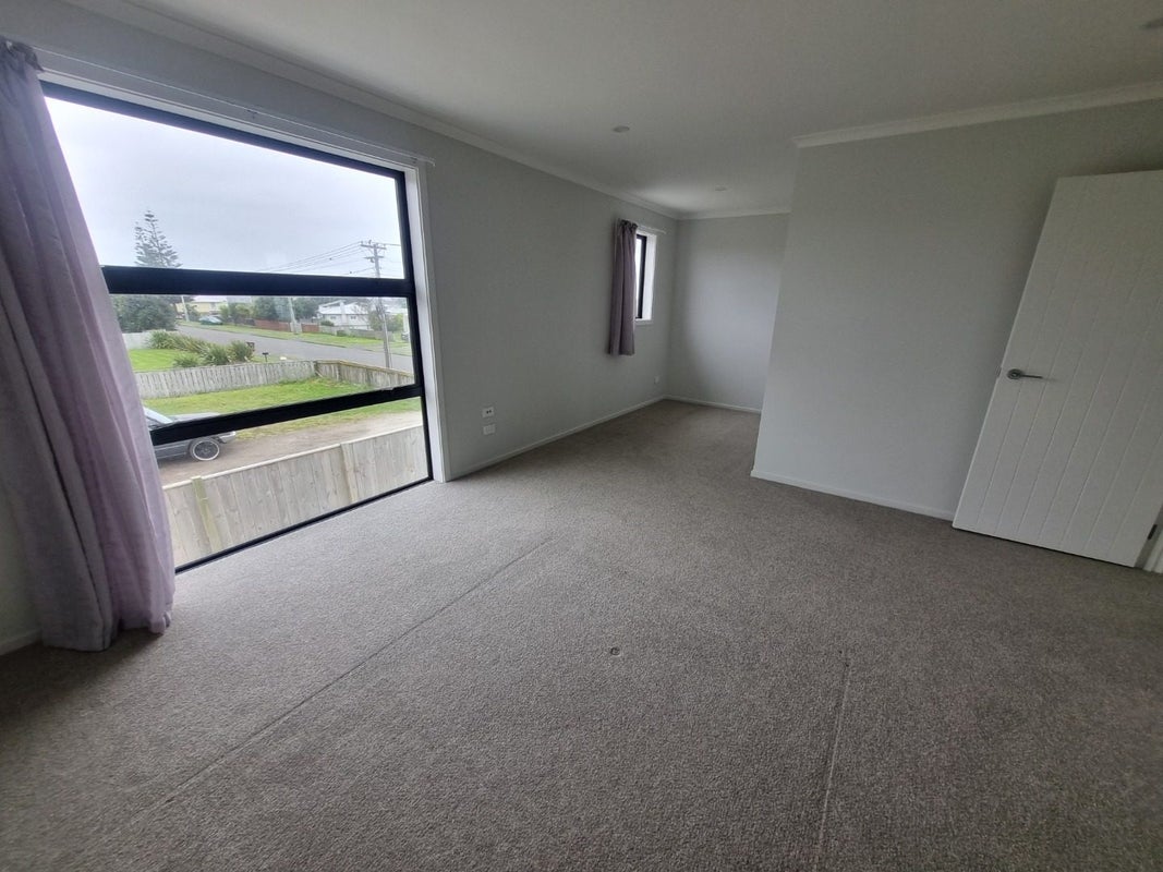 40 Egmont Street, Castlecliff, Whanganui - Carousel 11
