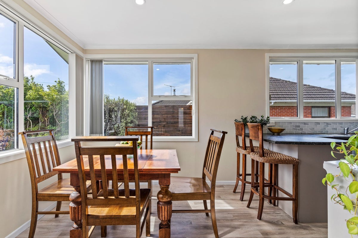 8 Orchard Rise, Rosehill, Papakura - Carousel 30