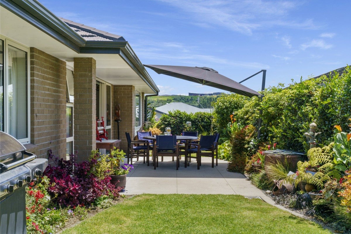 37 Rochfort Crescent, Pyes Pa, Tauranga - Carousel 2