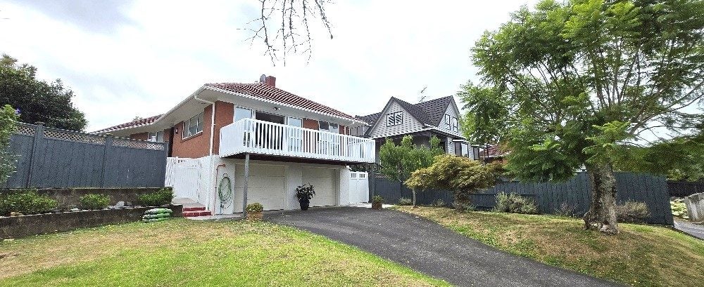 19 James Evans Drive, Northcote, Auckland - Carousel 1