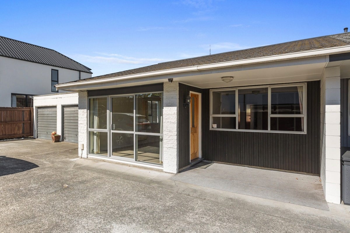 2/110 Caledonian Road, St Albans, Christchurch - Carousel 1
