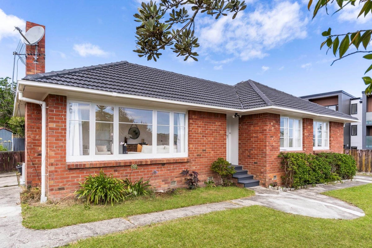18 Essex Street, Te Atatu South, Waitakere City, Auckland - Carousel 2
